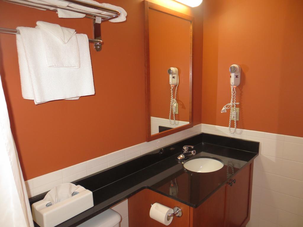 Hotel St-Bernard St-Bernard de Lacolle Quarto foto