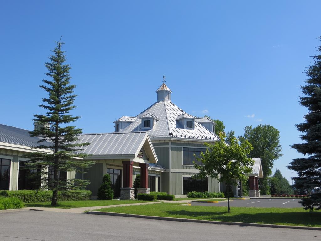Hotel St-Bernard St-Bernard de Lacolle Exterior foto
